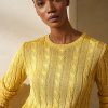 Gelbe Ralph Lauren Pullover mit Zopfmuster und Rundhalsausschnitt aus Seide für Damen