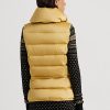 Goldfarbene gesteppte Daunenweste aus Satin von Ralph Lauren für Damen