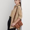 Lauren Tan Damen Ralph Lauren Noa Umhängetaschen aus Leder mit Nieten, mittelgroß